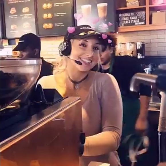 Meet your Posher, Alexis - Picture 3 of 8